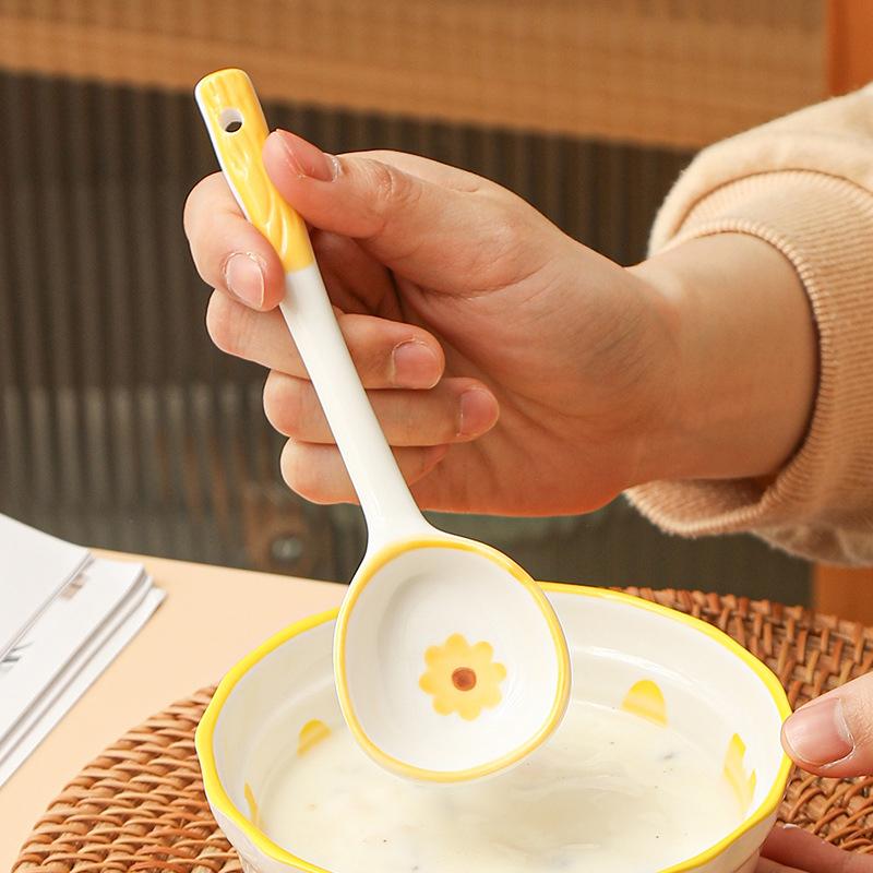 Kawaii Flower Ceramic Soup Spoon Cute Korean Ice Cream Hand Painted Coffee Dessert Long Handle Spoon Kitchen Accessories