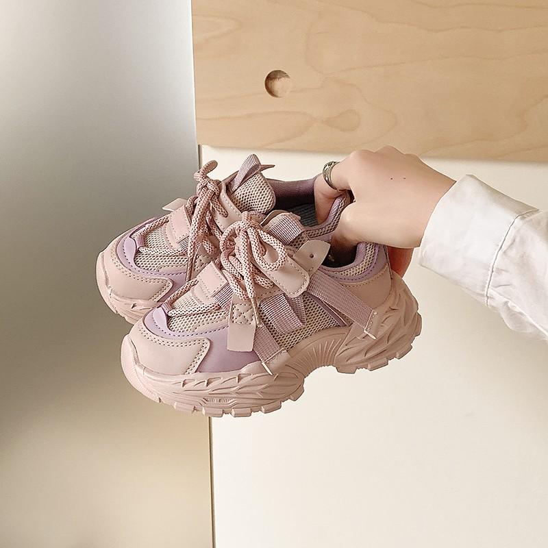 

Детские кроссовки сетчатые дышащие модные для мальчиков девочек спортивная обувь толстая мягкая подошва 2025 модные детские кроссовки для бега нескользящие 25 розовый