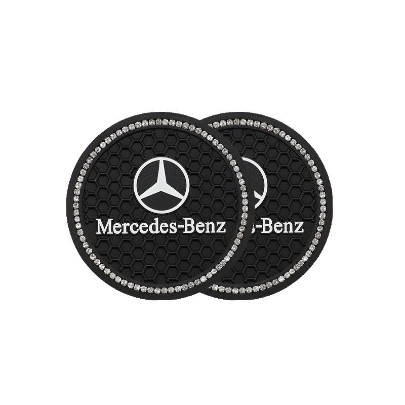 2025 Heiß 2 Stück Auto-Getränkeuntersetzer PVC-Logo Wasserbecher-Pad Anti-Rutsch-Matte für Mercedes Benz AMG GLE GLS CLS GLC CLA GLA GLK ML C197 R231 W1