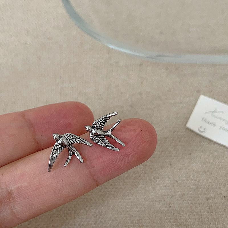 Retro Style Old Swallow Stud Earrings Women Light Luxury Exquisite Elegance Personality Fashion Unique Versatile Earrings