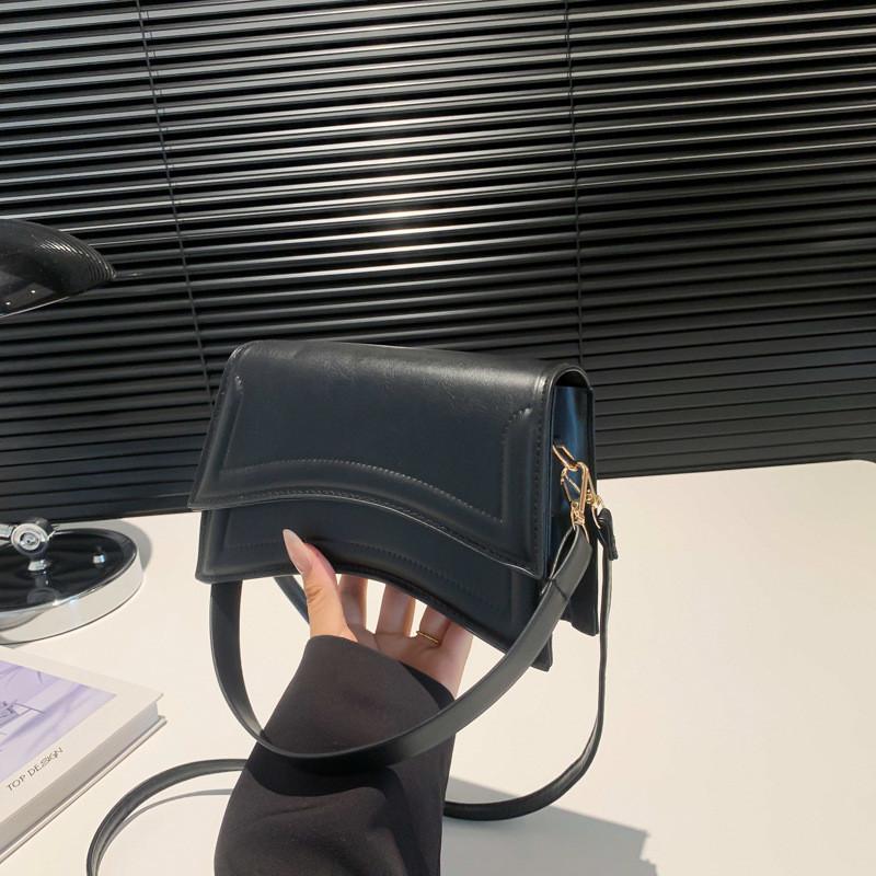 Trendy Summer Women's Small Square Handbag Fashionable Pu Crossbody Purse With Soft Texture And Casual Appeal