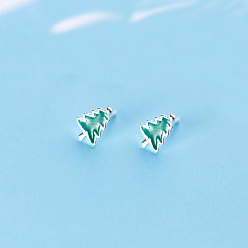 Fresh & Cute Korean-Style Christmas Tree Stud Earrings – Simple Mini Holiday Accessory