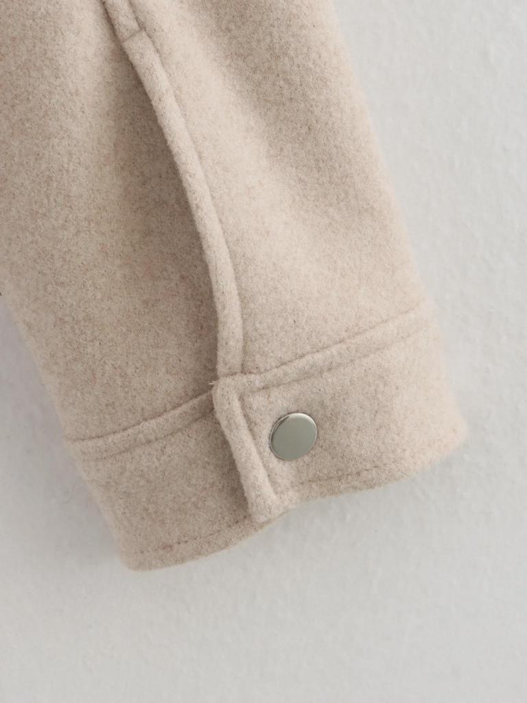 Moda damska na jesień 2024 - Wszechstronna i stylowa kurtka zapinana na zamek