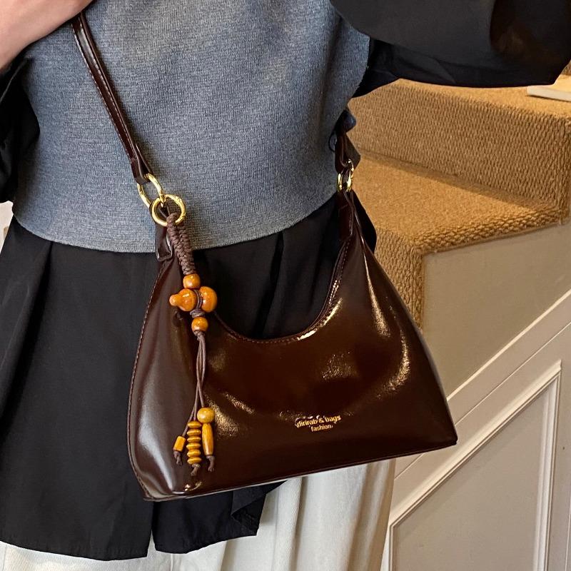Fashionable Oil-wax Leather Hand-held Crescent-shaped Bag, A High-end Retro Niche Single-shoulder Crossbody Bag