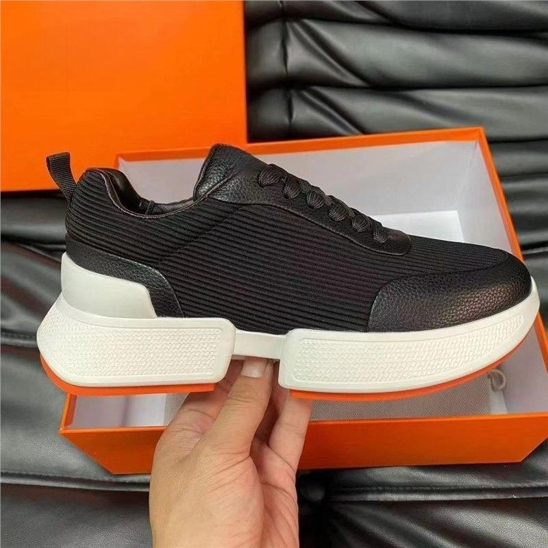 Trendiga Herrskor med Högt Värde Mångsidiga Modeller Moderiktiga och Bekväma Tjocksulade Splicing Snörskor Casual Skor