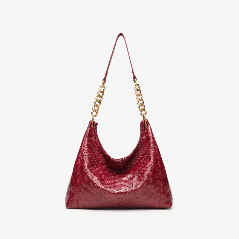 

Large-capacity commuter women s bag woven new tote bag autumn and winter high-end niche retro messenger shoulder armpit bag красный