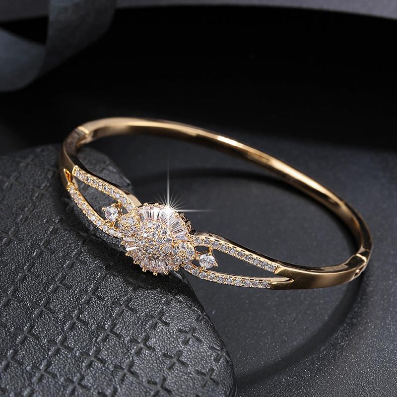 Elegant and sophisticated zircon-inlaid bracelet, trendy design, simple and fashionable, light luxury bracelet