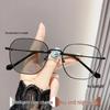 Photosensitive Anti-Blue Light Large Frame Myopia Glasses for Live Streaming and Small Face Student Style.