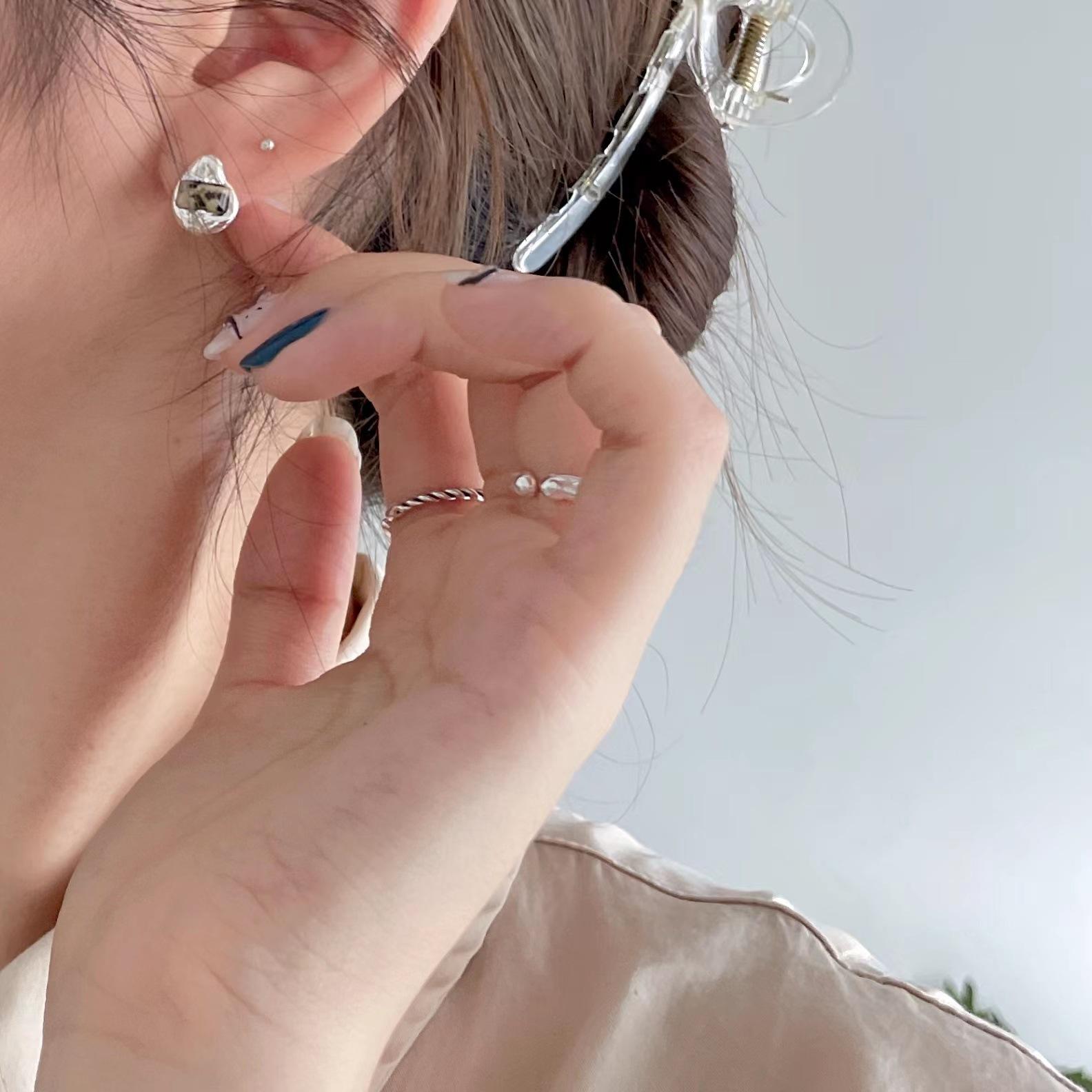 

Модные и универсальные серьги-капли неправильной геометрической формы с камнями для девочек