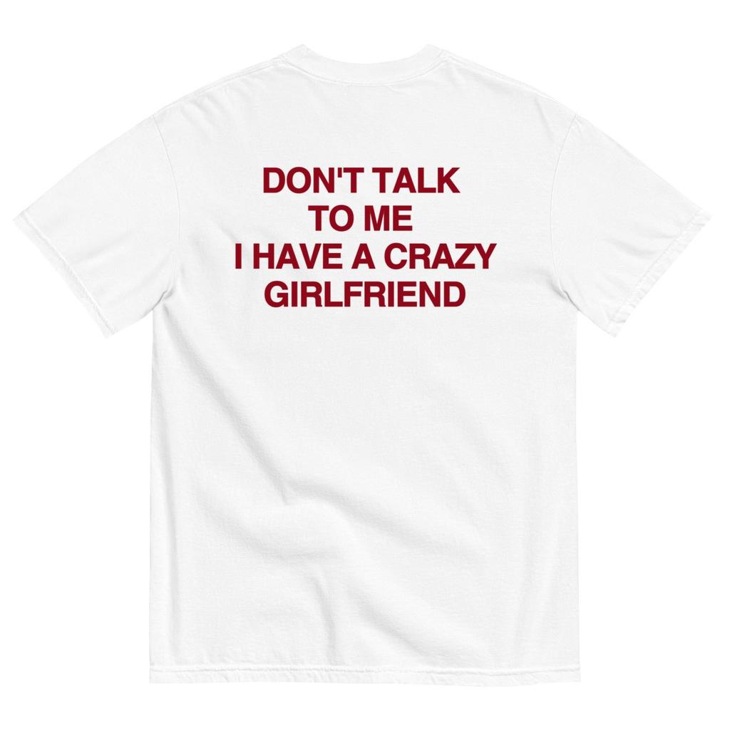Zabawny Slogan Szalonej Dziewczyny Czerwony Nadruk z Tyłu Koszulka Unisex Humorystyczny Tekst Krótki Rękaw Czysta Bawełna Luźna Codzienna Streetwear Top