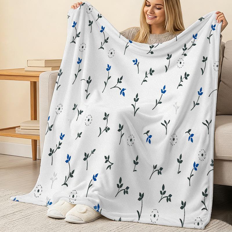 Lightweight Floral Flannel Throw Blanket – Soft Cozy, Perfect for Home Relaxation, Decoration & Holiday (Christmas/Halloween) Use
