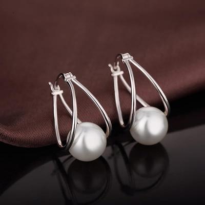 Huitan Trendige Damen-Creolen mit runder Imitationsperle, schlicht, elegant, Damen-Accessoires, moderne Mode, Mädchen