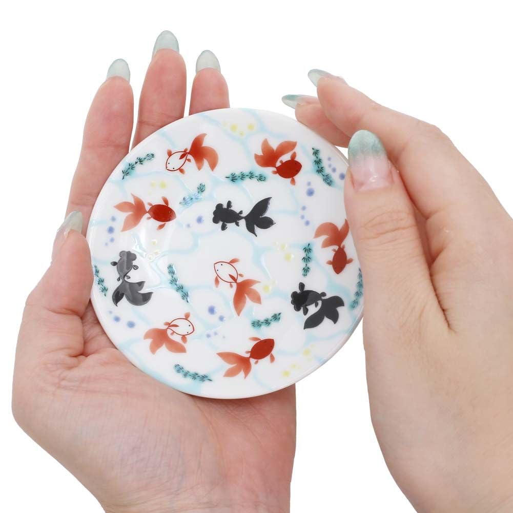 KISSYO Kutani Ware Ceramic Featuring a Goldfish A Beautiful and Vibrant Suitable for Use with ClickPost Japanese-made Plate, 9.5cm, Design. Design.