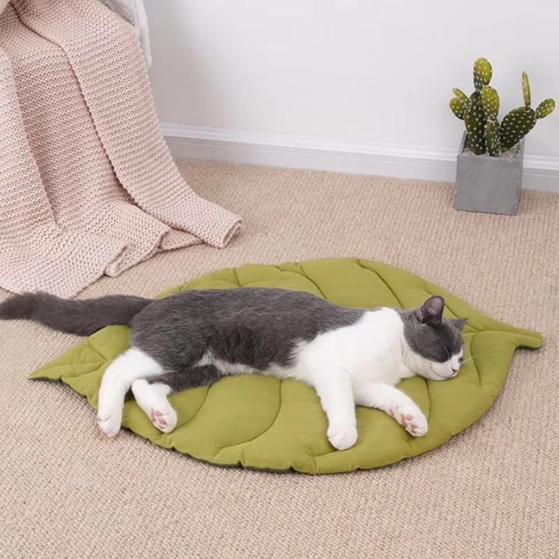 New Cat Bed Mats Soft Cotton Leaf Shaped Kitten Cat Puppy Dog Bed Mat Sleep Blanket Home Pets Double Sided Pad Rugs Washable