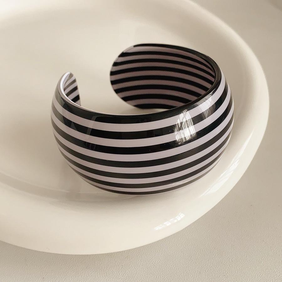 Minimalistyczna bransoletka z żywicy w kolorach gradientowych: Świeża, Słodka, Wszechstronna Bransoletka dla Kobiet