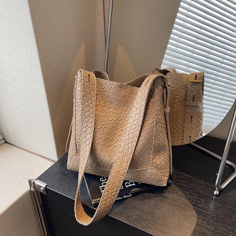 

Маленькая сумка в стиле ретро для женщин 2024 года, осень-зима, новая сумка через плечо, модная иностранная сумка-мессенджер через плечо для поездок на работу хаки