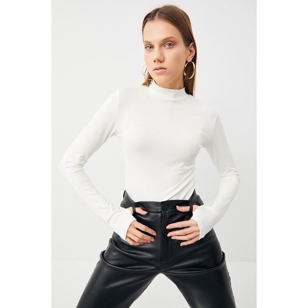 Schwarzer Damen-Body mit Fingerdetail