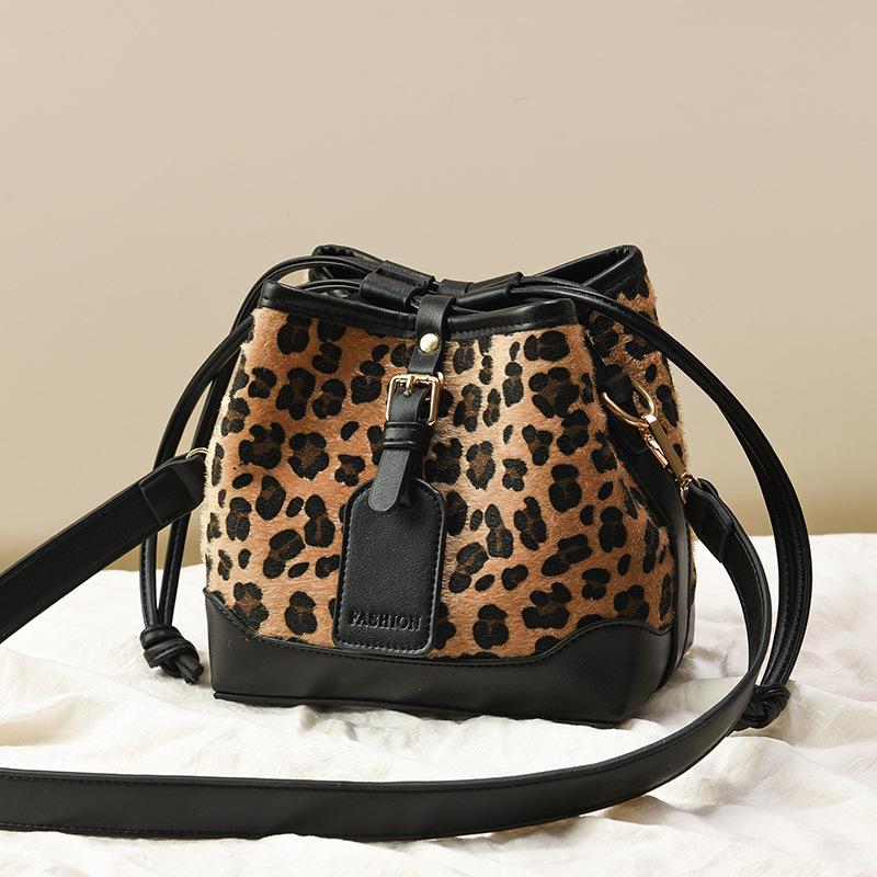 Retro-Beuteltasche für Damen 2025 neue Umhängetasche Leopardenmuster Crossbody-Tasche