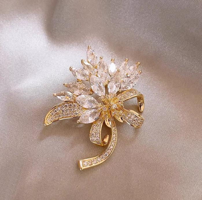 Crystal Bouquet Brooch for Women Inlaid Rhinestone Flowers Plants Lapel PinsClothing Accessories Jewelry