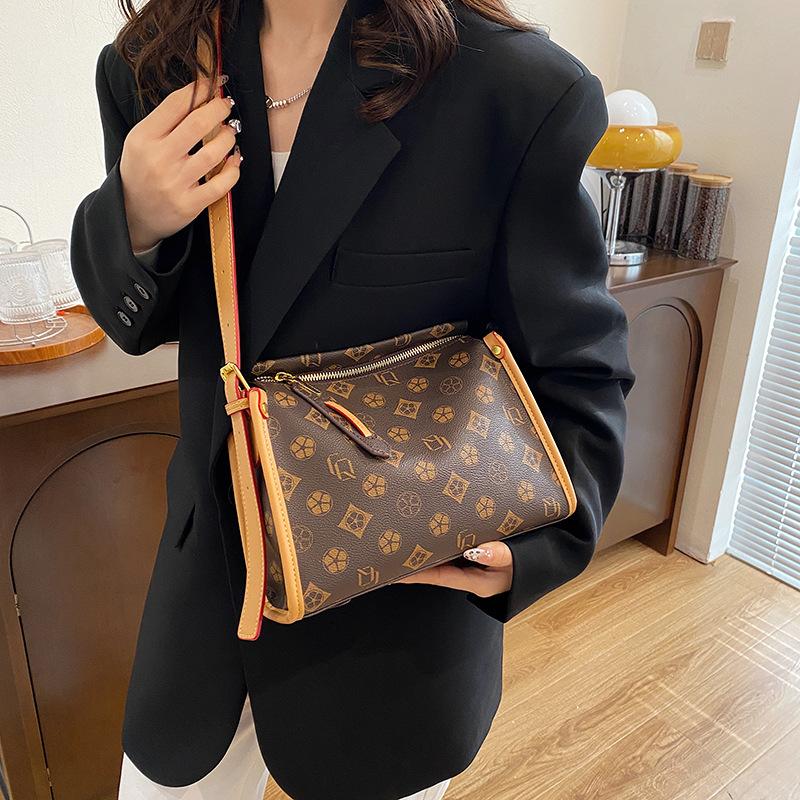 Premium Bag Women's New Light Luxury Commuter Bag Retro Printed Shoulder Bag Oblique Span Small Square Bag Pillow Bag