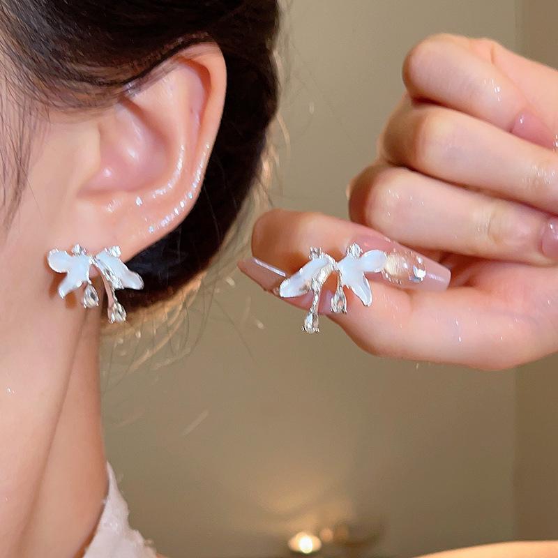 2025 Spring/Summer Floral Pearl Stud Earrings - Elegant Women's Light Luxury Edition