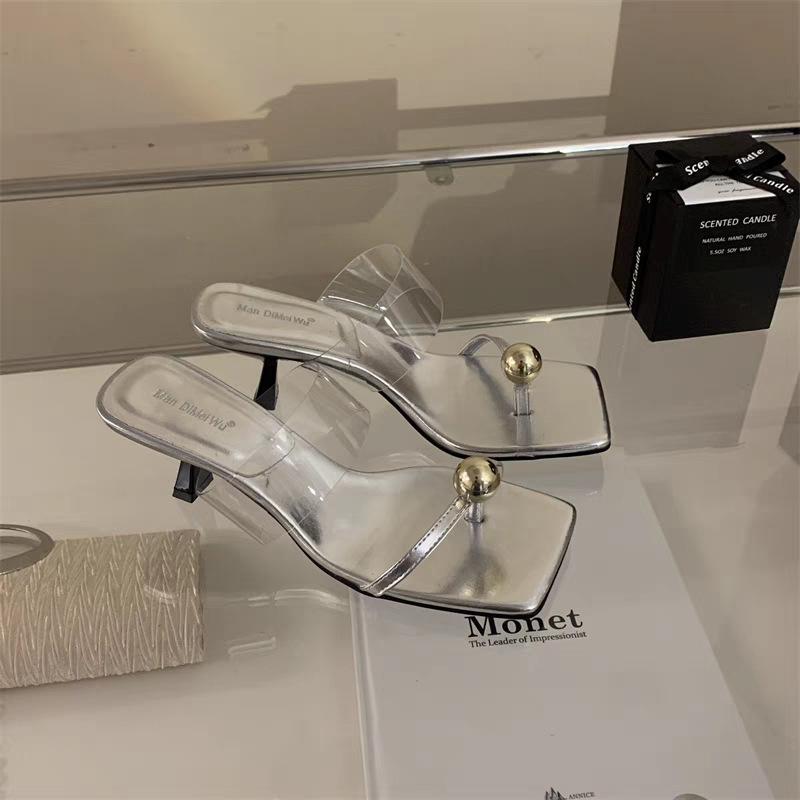 

Прозрачные ПВХ босоножки на высоком каблуке женская обувь 20254 лето новый уличный носок с закрытым носком фея тонкий каблук квадратный носок крутые тапочки 35 серебряный