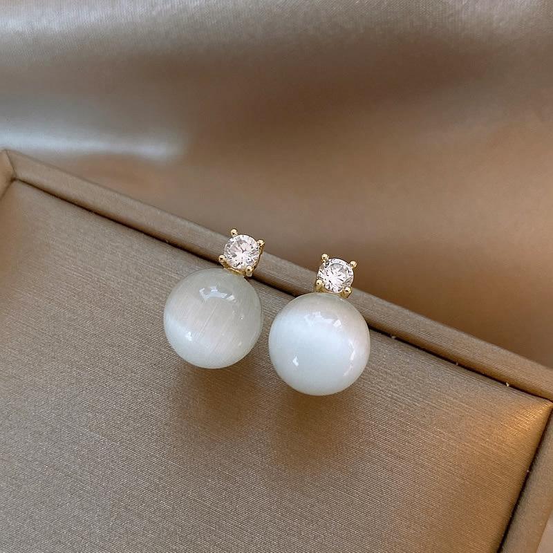 

Silver needle zircon round opal stud earrings, new popular high-end earrings, unique and beautiful temperament earrings.