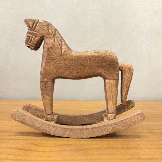 Tre Gyngestol Figur Vintage Liten Hest Skulptur Skrivebordsornament for Bryllup Babyselskap Fester Hjemmedekor