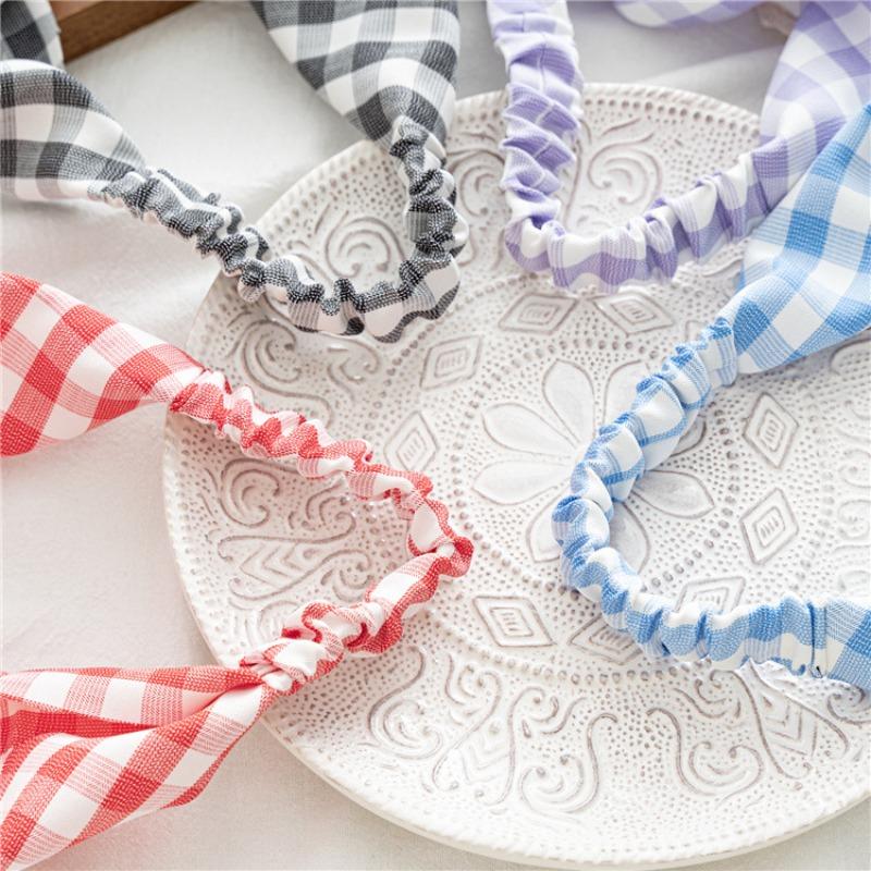 New Square-patterned Bullet Force Triangular Headscarf for Women, Suitable for Spring and Summer, for Tying Up The Hair and Covering The Head.