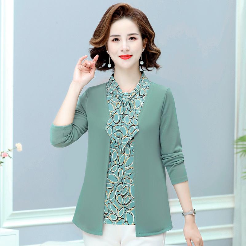 Stylish Women's Plus Size Autumn Base Layer: Fake Two-Piece Long-Sleeve Top for Middle-Aged & Elderly Moms - Loose & Fashionable.