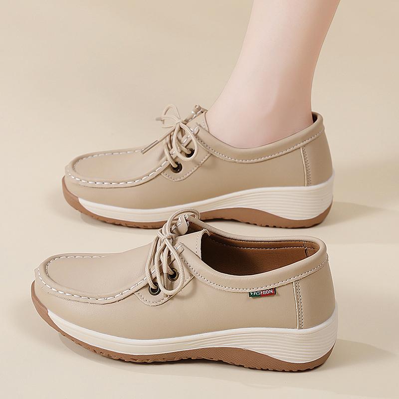 New Women's Leather Flat Casual Sports Shoes Are Light, Comfortable and Fashionable for Walking. Large-sized Loafers
