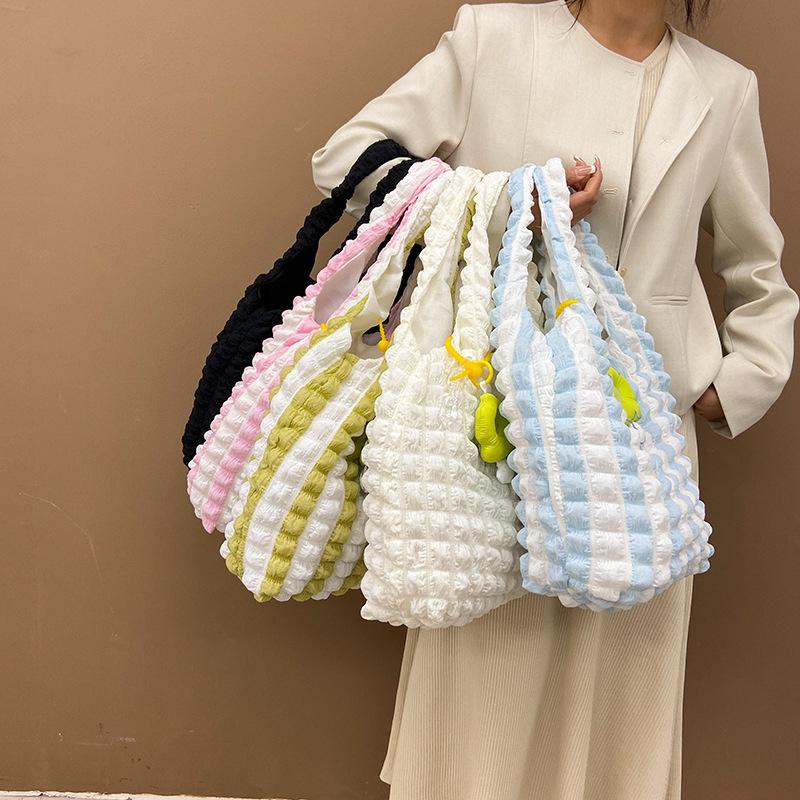 Женская сумка в клетку с изображением иностранного газа и пузыря — фото 3