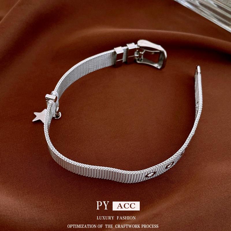 Neuer Stern Geometrische Halskette: Elegantes und vielseitiges Handaccessoire für Frauen