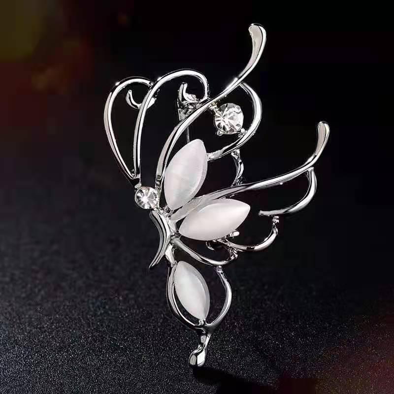Elegant Luxury Brooch: Versatile and Exquisite Pin for Suit Jackets - Japanese and Korean Inspired Design
