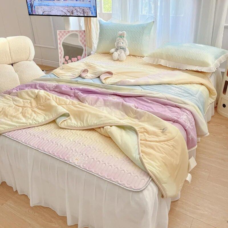 Letnia Cienka Kołdra Chłodna Pościel z Falbaną i Poszewką na Poduszkę Zestaw Pościeli Rozmiar Queen Kołdra Ochraniacze na Materac Pokrowce Narzuta