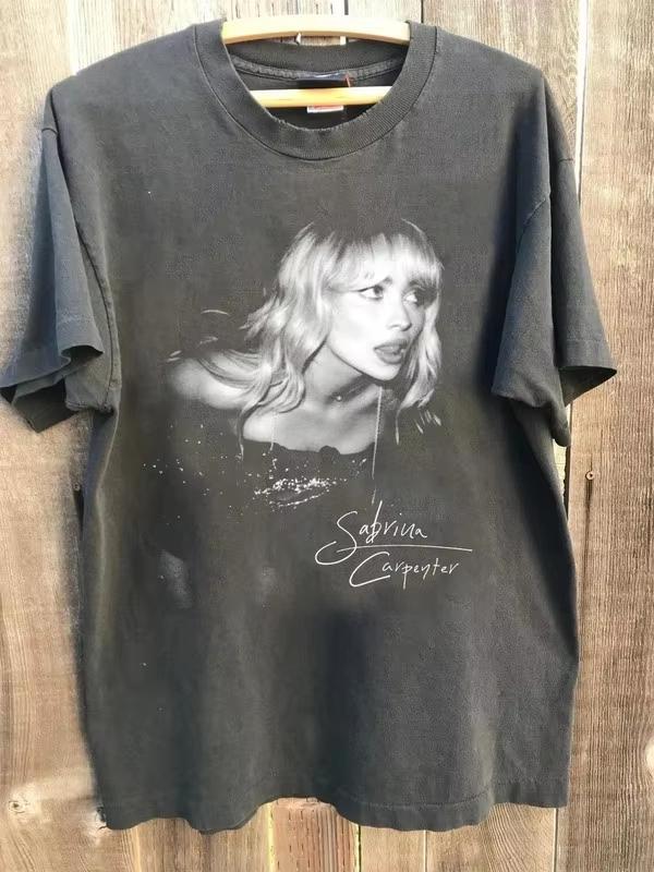 Sabrina Carpenter Concert Printed TShirt Unisexs Unisexs Unisex Shortsleeved Retro Street Y2K Casual Fashion Tops Soft Clothing