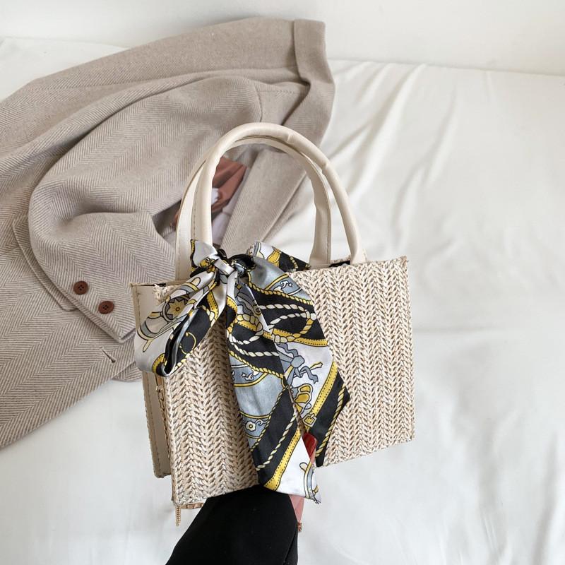 Fashionable Minimalist Chain Strap Shoulder Bag Stylish Handbag For Women In White And Khaki