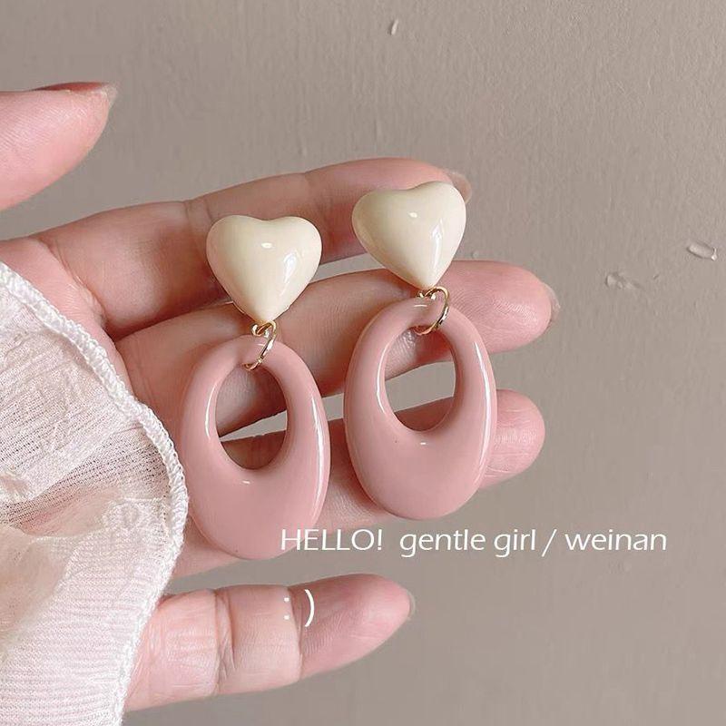 Dopamine flower ear hook women's new holiday style accessories ear clips without ear piercings, high-end seaside cute ear accessories
