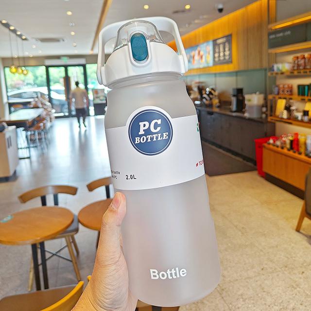 

2L Large Capacity Sports Water Bottle with Straw Portable Frosted Plastic Cup for Outdoor Fitness Tour Men Women Space Cup 2000ml