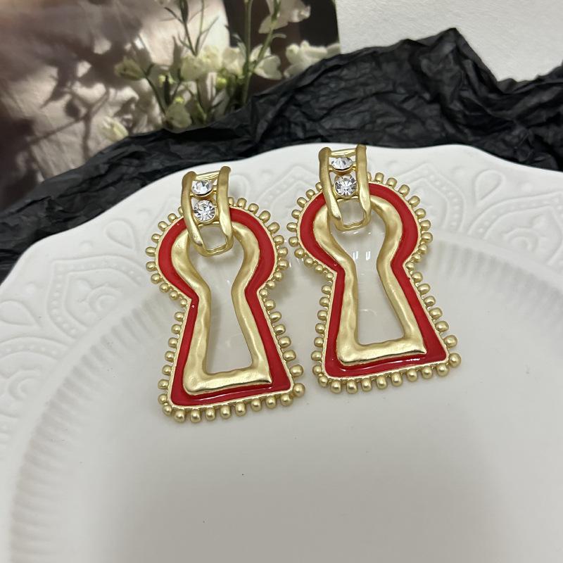 Retro Niche Unique Personalized Key Keyhole Earrings Temperament Advanced Sense Catwalk Versatile Earrings