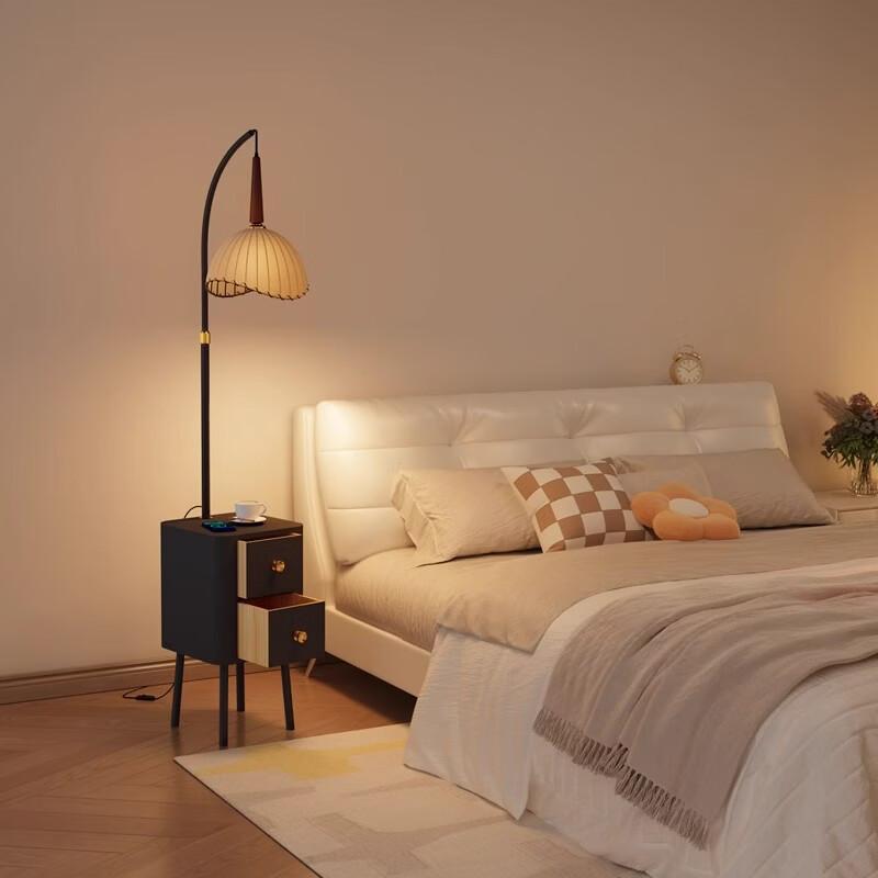 OEING Floor Lamp with USB Wireless Charging