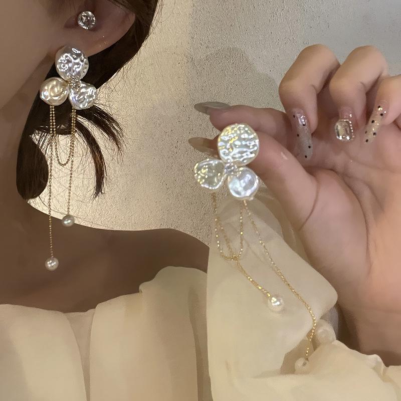 Exquisite Geometric Flower Diamond Stud Earrings - Light Luxury Fashion Style