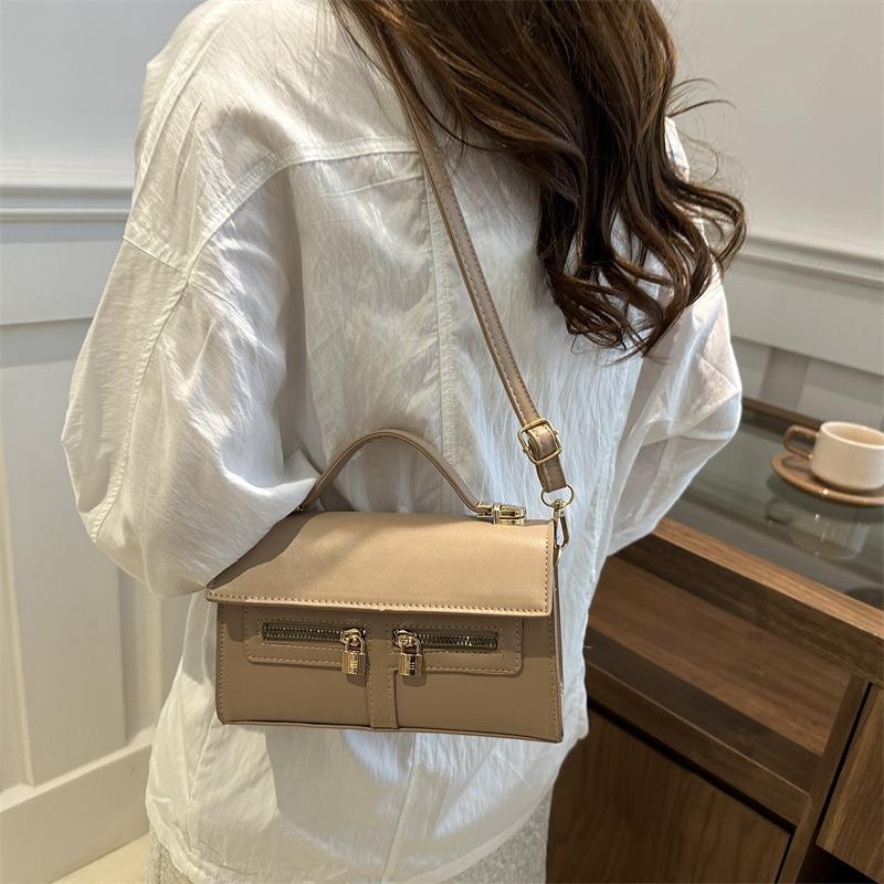 Summer New Niche Design Retro Fashion Casual Shoulder Messenger Bag Bag Personalized Portable Small Square Bag