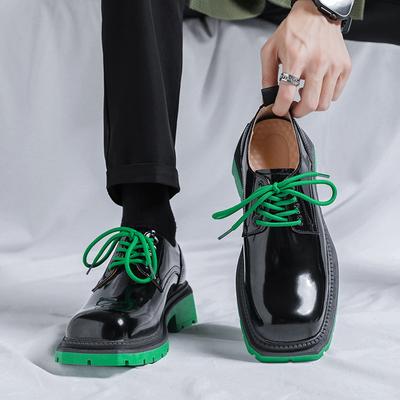 Herren Luxusmode Lackleder Schuhe Schnürschuhe Oxfords Schuh Designer eckige Zehenpartie Sneakers Hochzeitsfeier Plateau-Schuhwerk