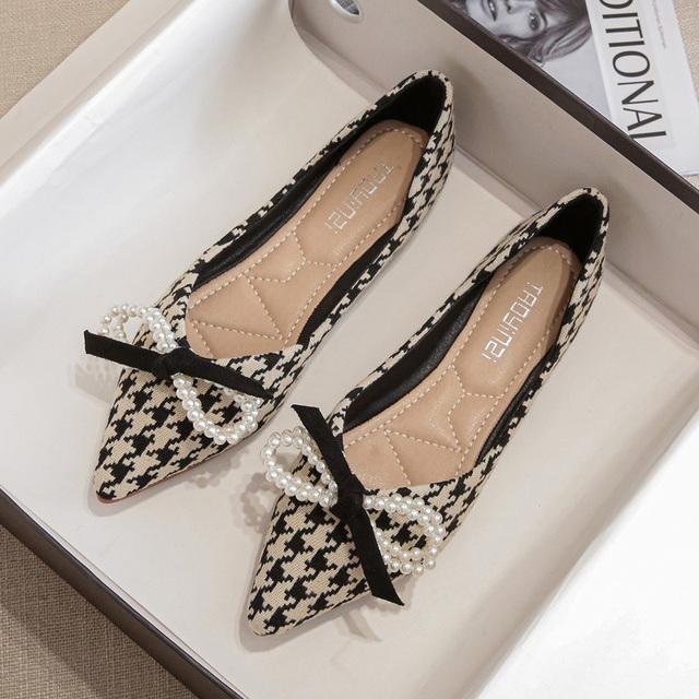2024 New Women Elegant Pointed Toe Flats Lady Casual Bling Pearl Bowknot Low Heel Female Daily Soft Designer Shoes Big Size