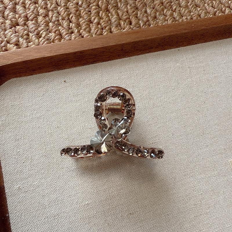 

Korean Luxury Mini Crystal Flower Hair Clip for Women, High-Quality and Exquisite Hairpin