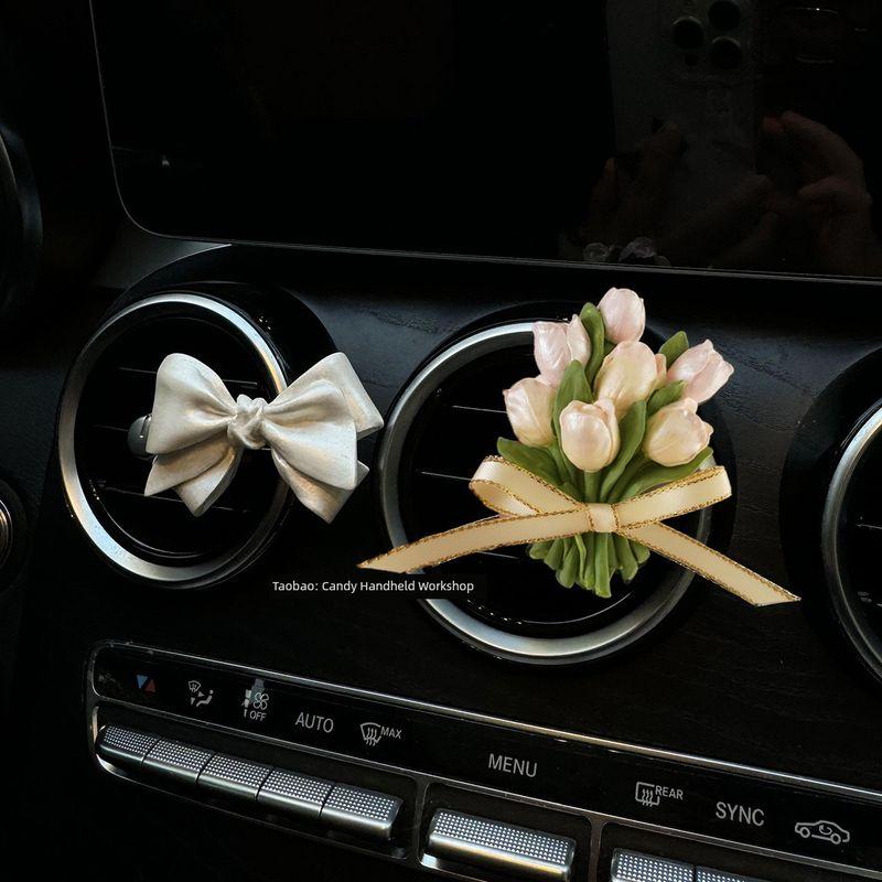 

Air Conditioning Outlet Mercedes-Benz Niche Style Bouquet Auto Perfume Shimmering Champagne + Pearlescent Bow Floral tone
