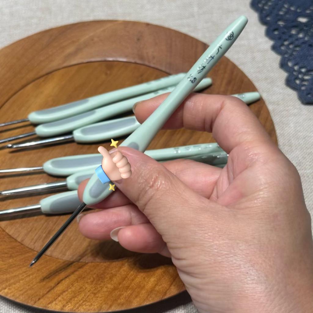 Häkelnadel Sixth Gen Seven Gentlemen Grün mit Kunststoffgriff (Vorsicht: Griff oder Nadel können brechen, vor dem Kauf prüfen)