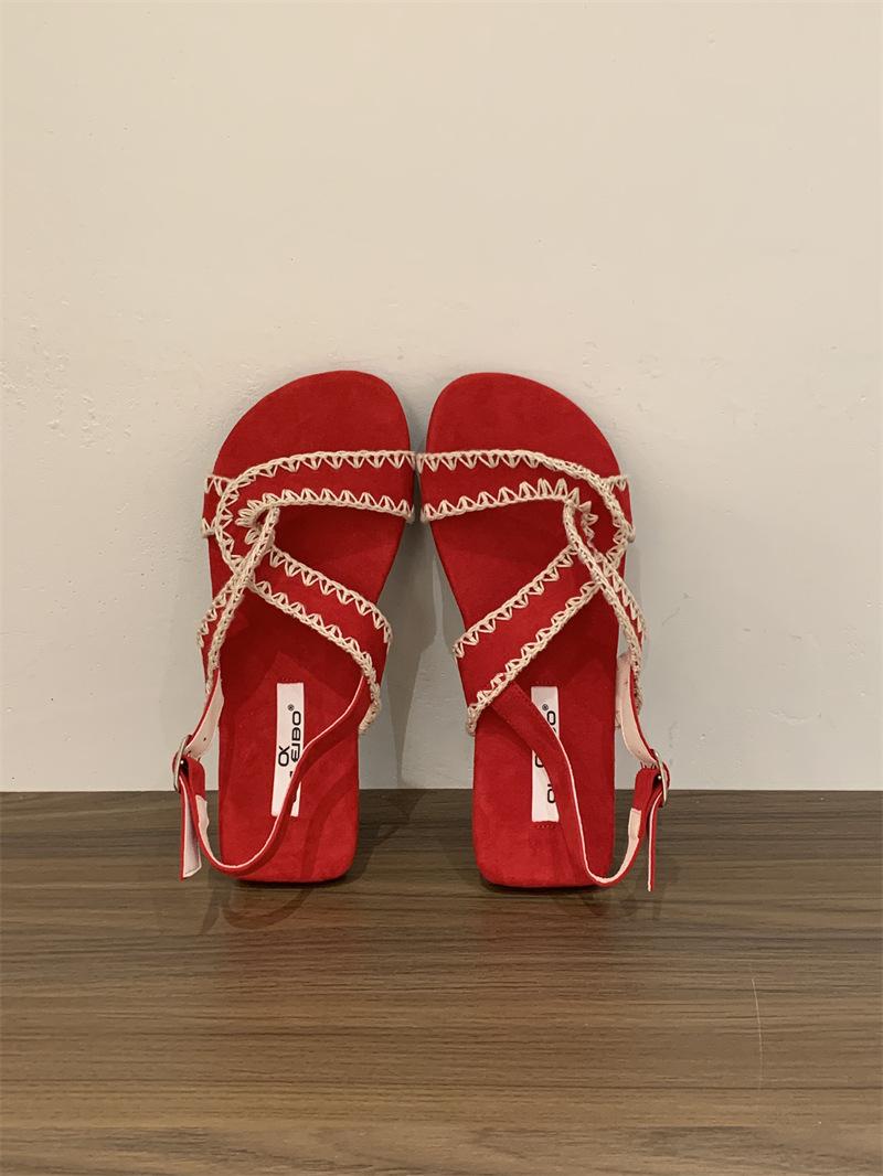 

2025 summer new versatile one-word belt flat-bottomed retro ethnic platform sandals women s travel beach Roman shoes 40 красный