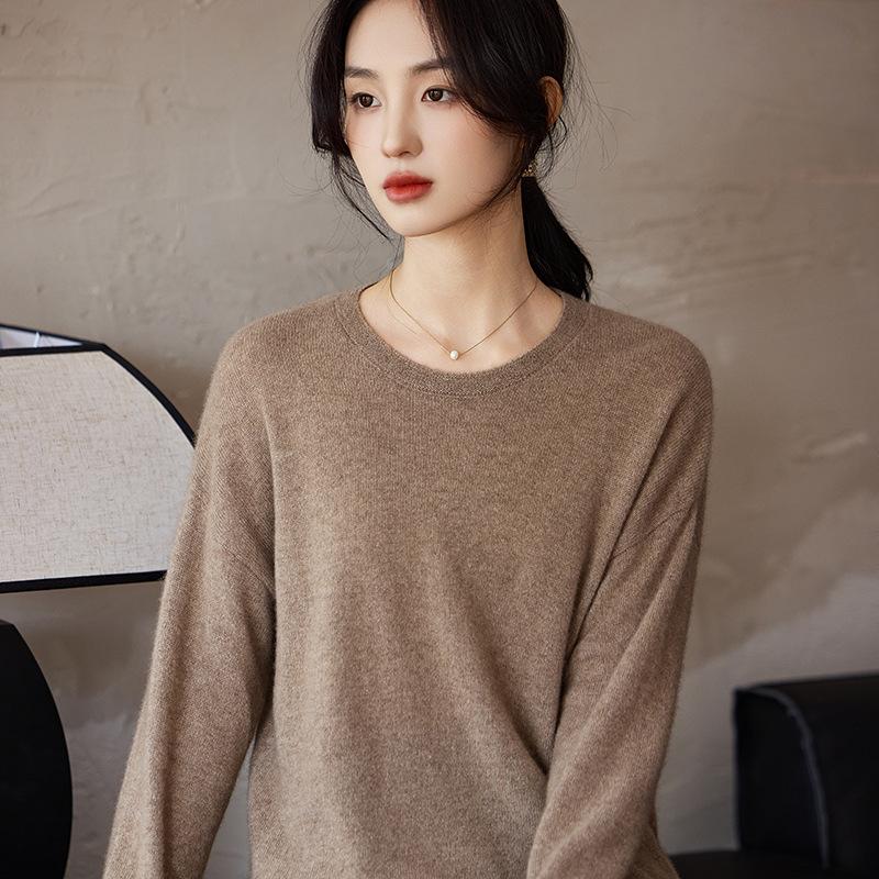 2025 Early Autumn Women's Pure Wool Round Neck Knit Sweater - Loose, Versatile, Slimming Base Layer Top